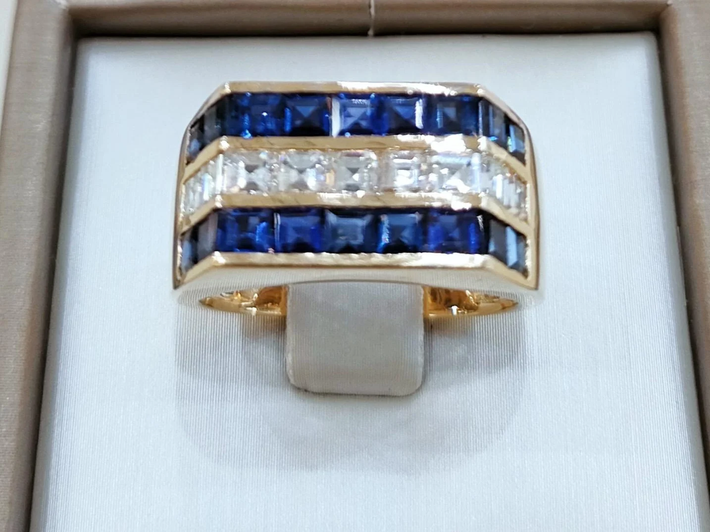 The finished gentleman’s sapphire and diamond ring in its box